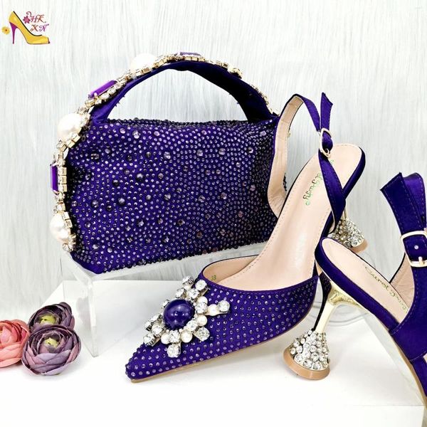 Kleiderschuhe 2024 Italienisches Design lila Frauen Mode Strass -Perle Point Zehen Stiletto Heels Sandalen Tasche Set
