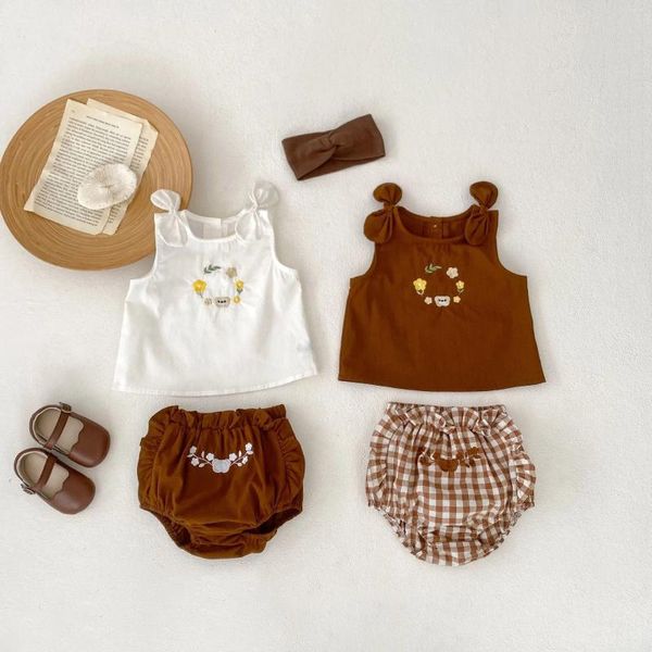 Roupas Conjuntos de roupas de verão menina bebê bordado bordado de flor com mangas de flores com caldas de calas 2pcs nascidas de algodão infantil Camisa