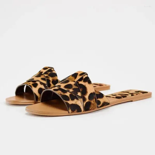 Slippers TRAF PRIMAGEM DE LEOOPARDO INTERIOR 2024 CABEÇA RODAÇÃO DE VERÃO ABRIA ABRIL DE APENAS SLIPER DE PROMESSAS CASUAL PRESTRADAS DE SANDALS PARA MULHERES