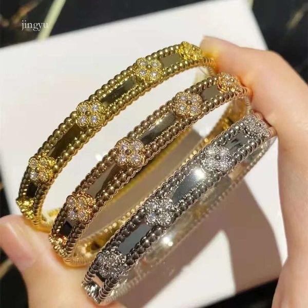 Halskette Vanclef Armband Designer Vier Klee Armband Gold plattiert Sier High Quaity Charme Bracelet Frauen Europa Amerika Fashion Bangle Mi