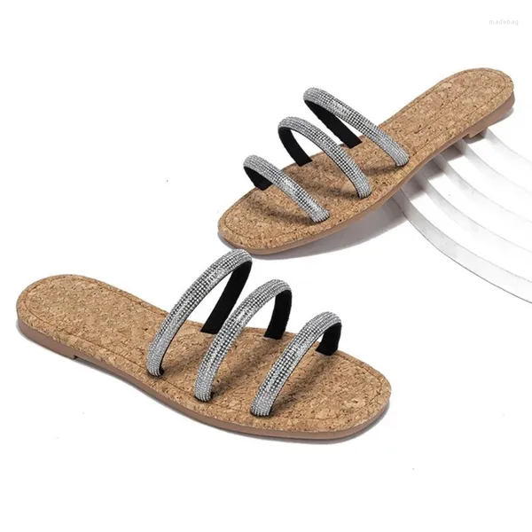 Slippers 2024 Women Platform Flops Practical Rhinestones Sapatos de praia Banheiro elegante calçados de verão elegantes
