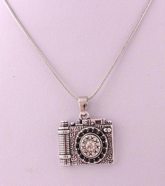 Zinco prateado antigo cravejado de cristais espumante Câmera Pingente de viagem com jóias de colar de corrente4281875