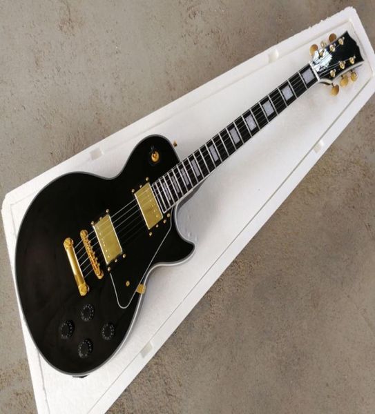 Guitarra elétrica corporal preta personalizada com ponte fixa Fingerboard hardware de ouro e pickguard preto pode ser custo4353915