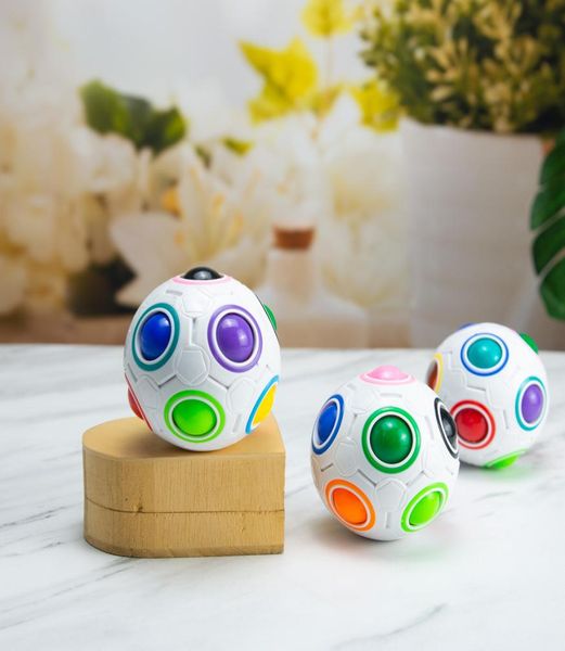 Antistress Cube Led Luvas iluminadas Rainbow Ball Hands Puzzles 12 buracos Aprendizagem educacional mágica do futebol para crianças crianças adultos estressam Toys2650785