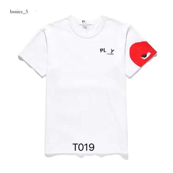 Moda masculina Play Tamise Designer Red Heart Shirt Comes Casual Women Shirts des Badge Garcons High Quanlity Tshirts Bordado de algodão Top E7 101