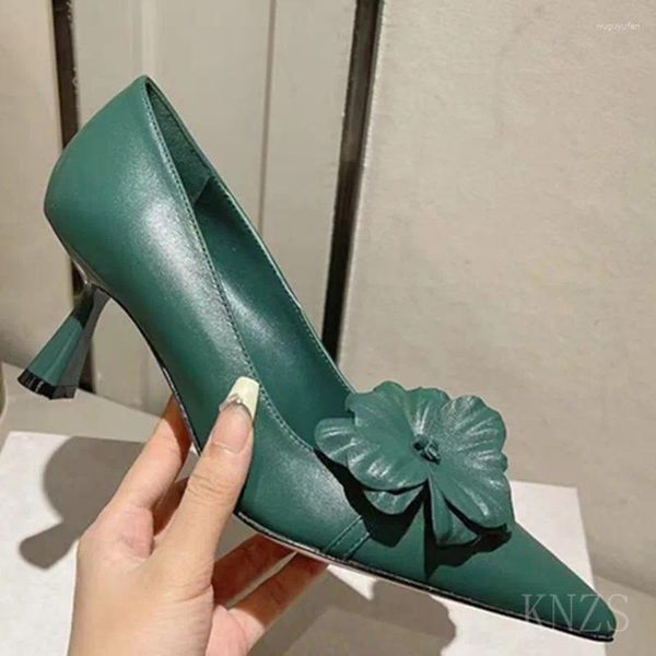 Kleidungsschuhe 2024 Frühlingsfrau speicherte flache Mundblumenstil Frauen High Heels 35-42 Echte Lederfrauen