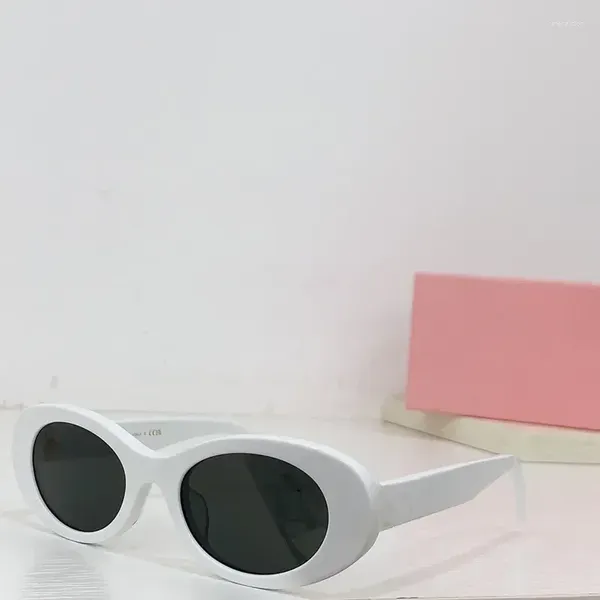 Occhiali da sole 2024 Fashion Oval Oval Retro Neutro Color Black and White Uv400 occhiali