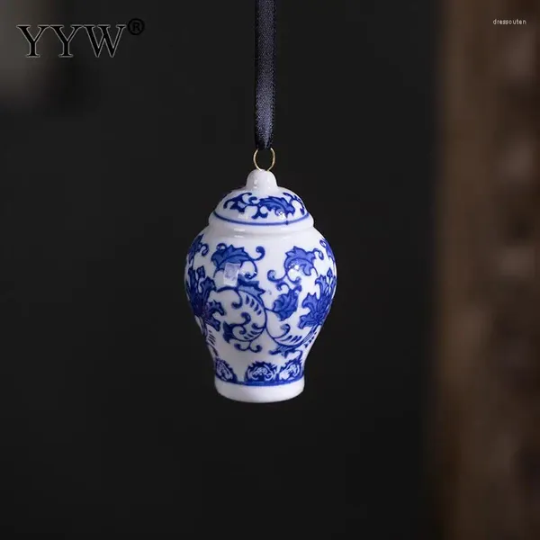 Estatuetas decorativas de porcelana azul e branca vaso de cerâmica mini esmalte de esmalte parede pendurada na paisagem decoração de casa artesanato