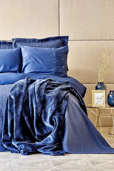 Set di biancheria da letto Karaca Home Infinity Navy Blue Satin 10 pezzi Set invernale