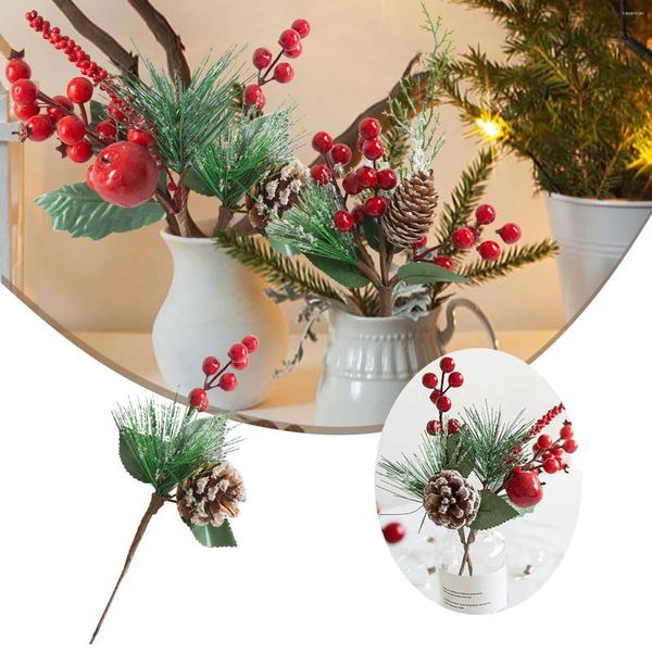 Fiori decorativi ritagli di frutta rossa natalizia e decorazioni ornamenti alberi
