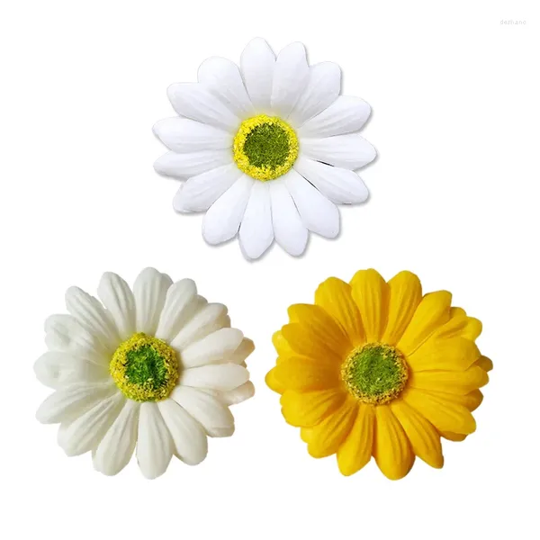 Fiori decorativi 50pcs 7 cm Sap di girasole Artificiale fiore artificiale Chrysanthemum Head Wedding Valentine Fai da te Bouquet Bouquet fatti a mano