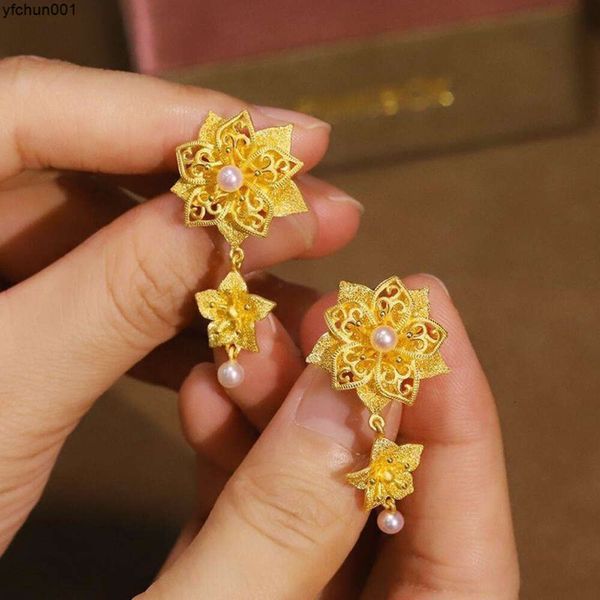 Neue edle und elegante Ohrringe High -End -Designer leichter Luxus dreidimensionale Perlenblume für Frauen Anti -Allergie