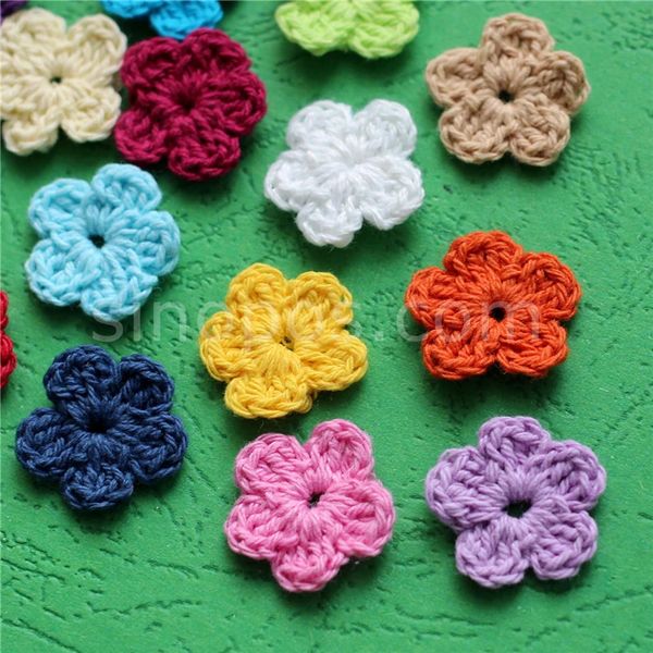 100 farbige handgefertigte Baumwollhäkchen Blumen Quilt Scrapbooking DIY 3D Craft Stoff Stoff Blume Applique Kleidung Dekoration 240408