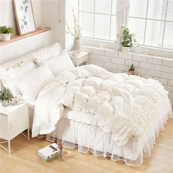 Bettwäsche Sets Korean romantische Spitze Prinzessin weißes Mädchen rosa Bett Rock Quilt Cover vierteiliger