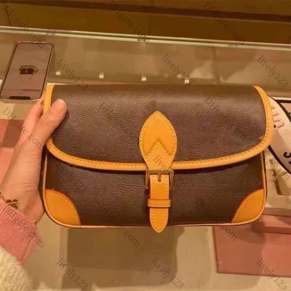 2024 Moda Women Bag Brand Design Bolsa de ombro para mulheres bolsas bolsas Bolsa Lady Messenger Designers de luxo de luxo Crossbody Carteira 10a