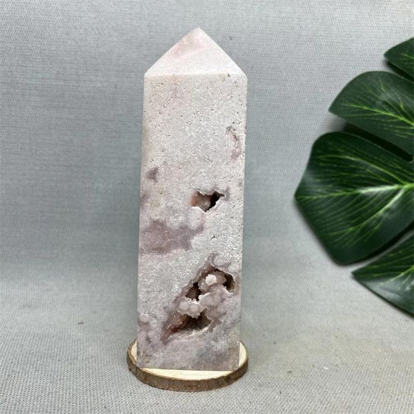 Dekorative Figuren Brasilianer natürlicher Edelstein Rosa Amethyst Tower Obelisk Geode Achatraum Spirituelle Dekoration Urlaubs Geschenk Kristallstein