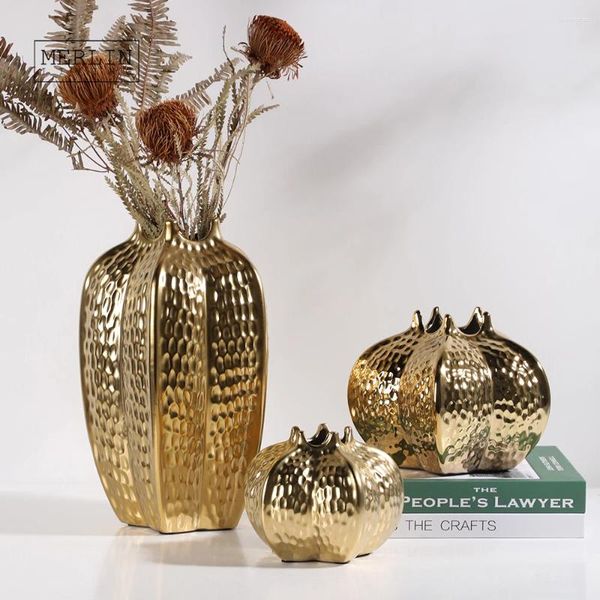 Vasen Merlin lebende strukturierte Krone Angular Gold Vase moderne kunstvolle Luxushause Ornament Tabletop vergoldete Vasen mit Blume