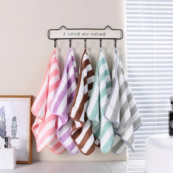Полотенце персонализированные пляжные полотенца с монограммой вышиты в ванной комнате.