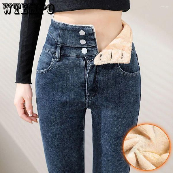 Jeans femininos espessaram jeans com veludo adicional para as mulheres usarem calças apertadas de cintura alta no outono e inverno