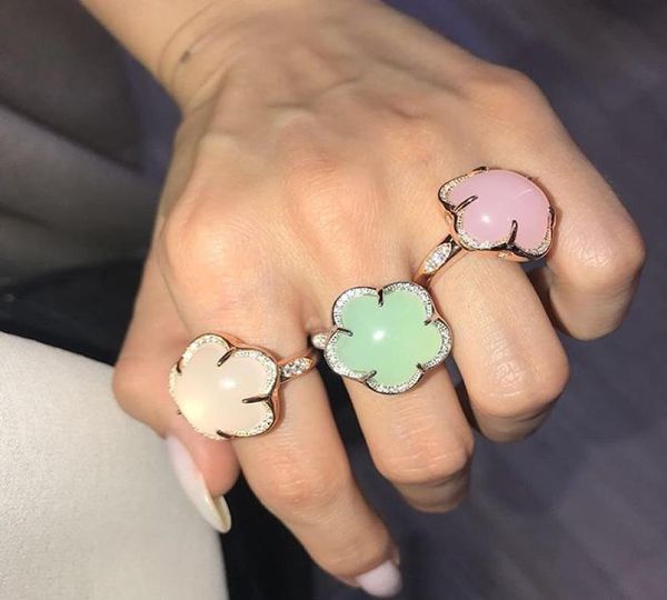 Moda beş taç yaprağı pembe beyaz yeşil renkli opal mücevher 925 STERLING Gümüş Yüzük Beyaz Altın Renk Kadınlar için Güzel Takı5764081