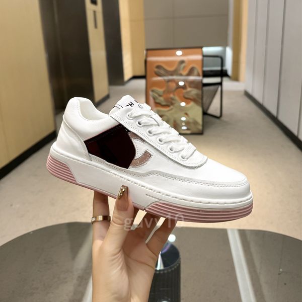 2024 Scarpe casual da donna in pelle in pelle di vaccino nuovo ricamo di lusso Sneakers Designer Fashion Fla Flat Shoes Women Spring Autumn