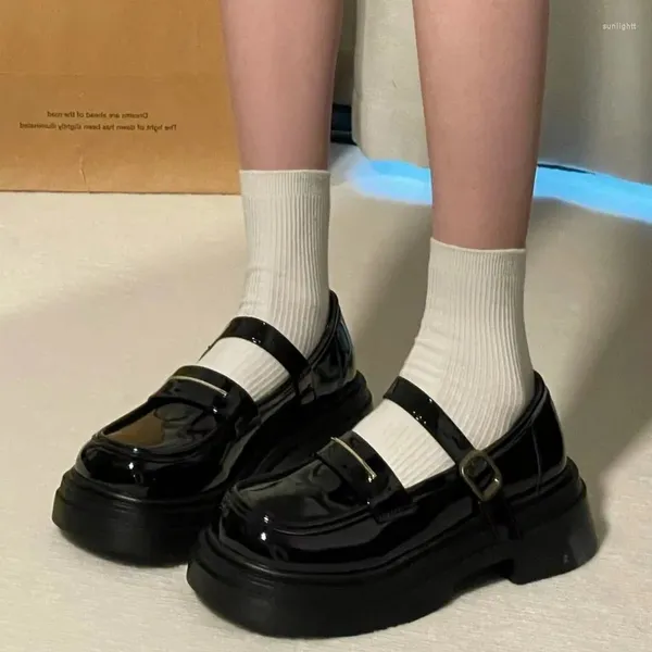 Kleiderschuhe Frauenpumpen 2024 Frühlingsrunde Zehen Mid Absatz Schwarzes Leder Einfach und vielseitige Mädchen Mary Jane Zapatos de Mujer