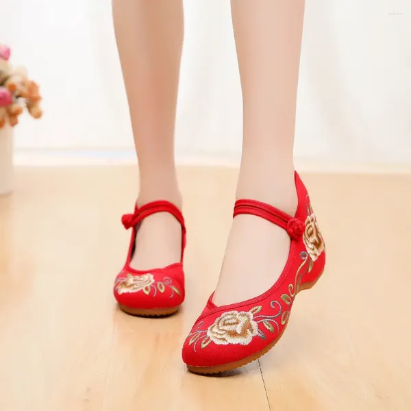 Sapatos casuais Retro retrô elegante estilo étnico roupas de rua bordadas no verão chinês