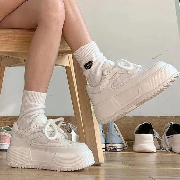 Sıradan ayakkabılar kadın spor ayakkabılar 2024 Moda Breathble vulkanize pu deri platform beyaz dantel yukarı zapatos mujer