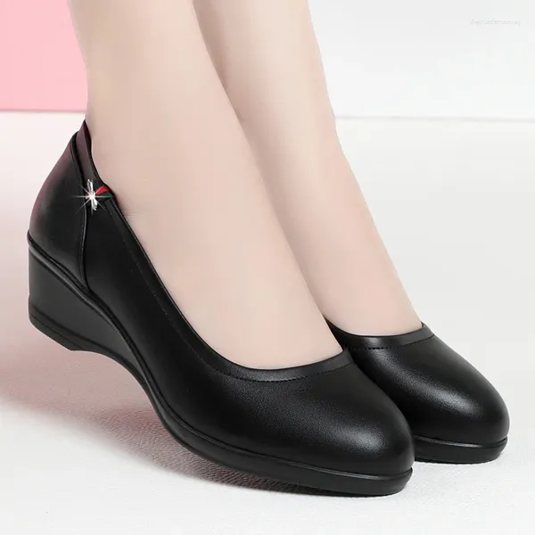 Kleiderschuhe Frühling Frauen süße stilvolle runde Zehen flachen Mund Schwarz PU Leder Pumps Casual Comfort Wedge Ferse Anti-Slip