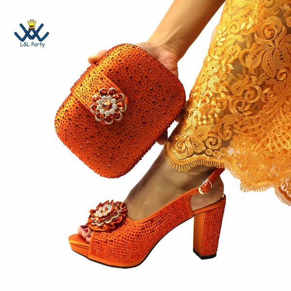 Vestido Sapatos Mulheres italianas da moda Mulheres que combinam em cor laranja madura africana ladras de saltos confortáveis sandálias para festa