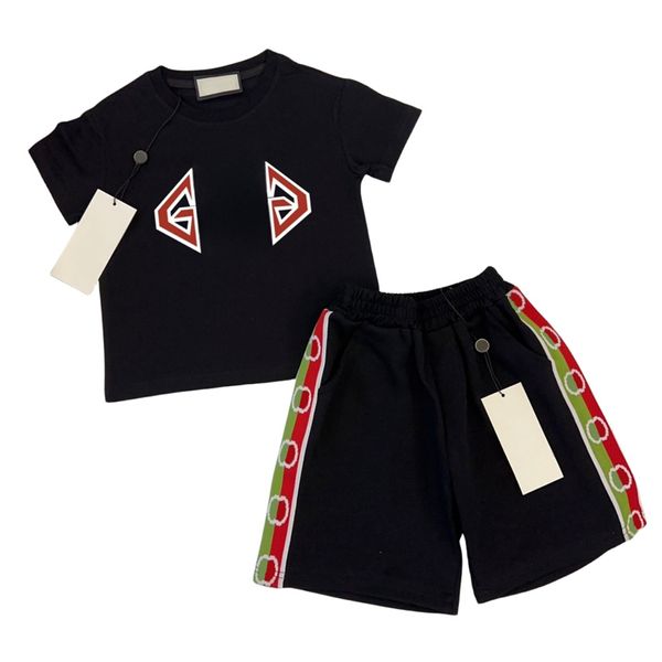 Çocuk tasarımcısı yaz takım elbise erkek çocuk tişörtleri şort klasik karikatür kısa kollu rahat pantolon ücretsiz kollokasyon giyim setleri 90-150 r01