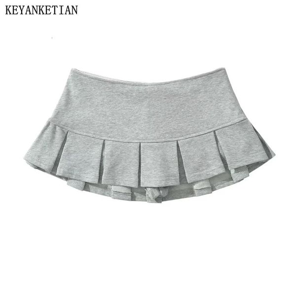 Domande keyanketian Tessuto Terry Bassa vita Y2K Mini gonna Wide decorazione di piega grigio chiaro focera a grigio a linea una linea Skort Sweet 240403