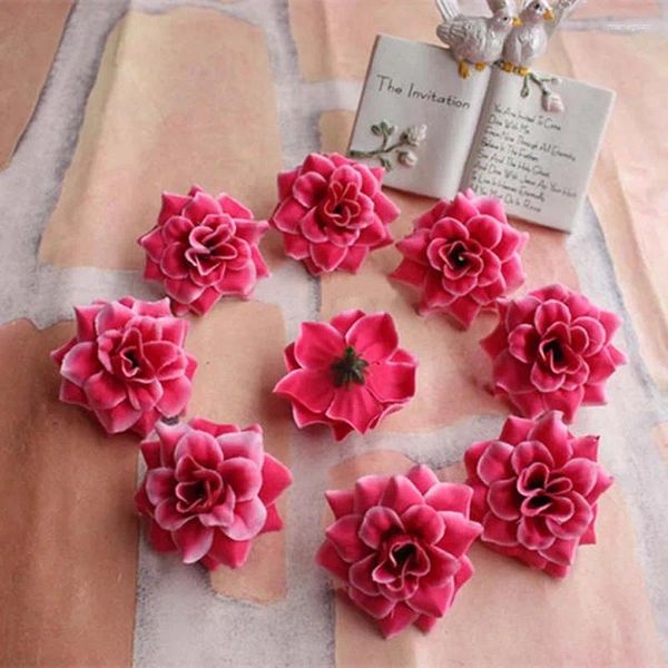 Flores decorativas 60pcs 4,5cm Cabeça Artificial Seda pequena rosas falsas Cabeças Decorações de casamento Diy Bouquet Accessories Broche