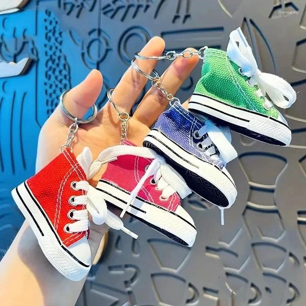 Keychains kreative Simulation Canvas Schuh lustige Mini -Schuhe Form Keyrings für Männer Frauen Auto Schlüsselzubehör Süßes Freund Geschenke