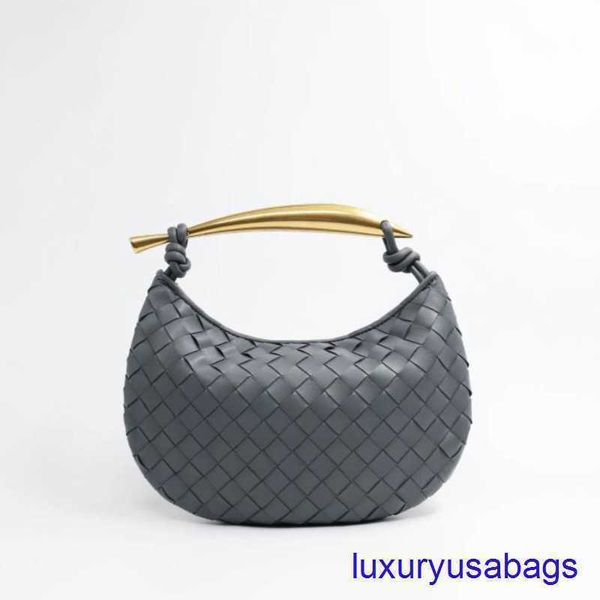 Designer feminino clássico sardinha saco de sardinha pequena bolsa de couro Intrecciato com maçaneta metálica Itália Brand Hanking Largura da bolsa de 33 cm de fechamento magnético Y4VM