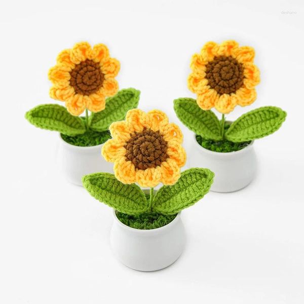 Flores decorativas 1PC Terminou a mão de malha de girassol mini crochê em vasos de trabalho artificial ornamento de mesa de mesa falsa decoração de mesa de casa