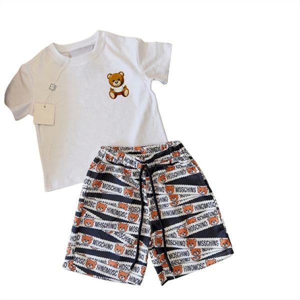 Summer Kid Suit Boys Child T T Shirts Shorts Classic Bear Cartoon curto de mangas curtas Carta de marca casual Pontos de colocação grátis conjuntos de roupas de 100cm-150cm A01