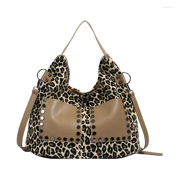 Palavras de ombro de ombro de leopardo de grande capacidade de grande capacidade Bolsas de moda clássicas Inglaterra estilo rebite pano de pano casual designer lazer pacotes de lazer