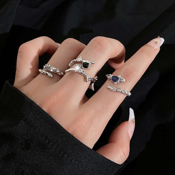 Unregelmäßige dreiteilige Frauen -Instagram -Trendy und Ausreißerdesign mit hochwertigem Diamant -Set für Indexfinger Personalisierte offene Ring
