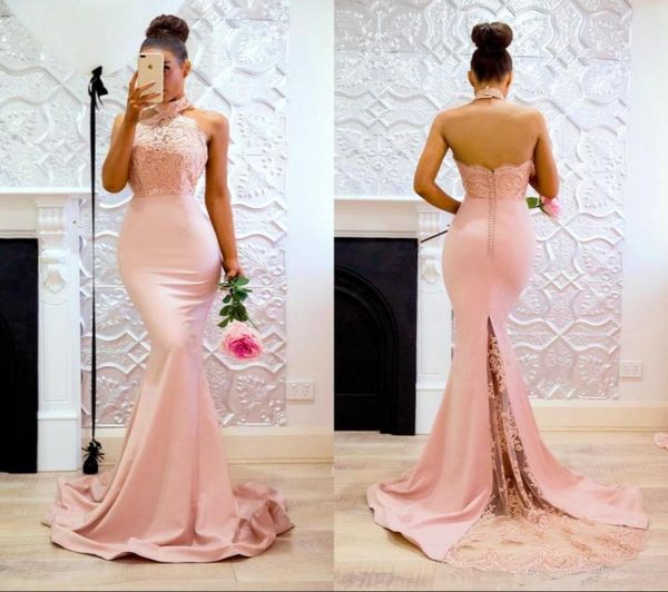 Baby Pink Meerjungfrau Abschlussball Kleider Langer Halfter Hals Spitzen Abendkleider Kleider fegen Zug Rückenless Brautjungfernkleid Frauen Kleider3336328