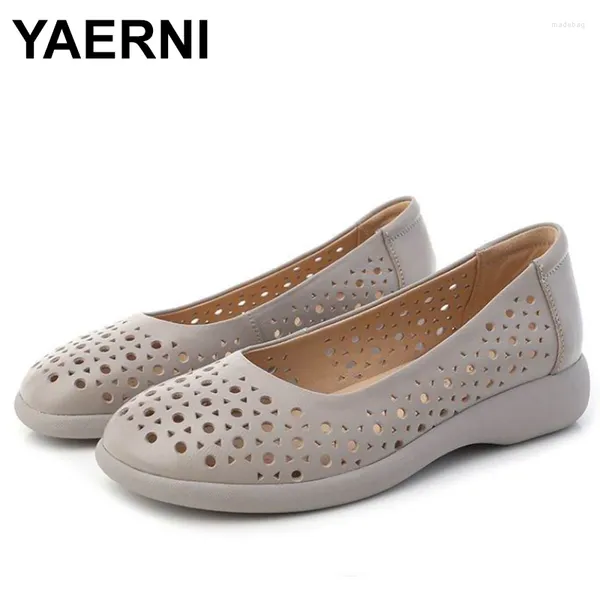 Casual Shoes 2024 Frühlings Sommer Retro Frauen Wohnungen spitzer Zehen Echtes Leder-Slip-On Hollow Clogs Frau Mary Jane