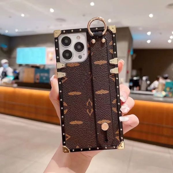 Luxury Phone Case Designer iPhone Case для iPhone 15 14 Pro Max 13 Pro 12 11 XS XR X 15 плюс Samsung S24 Ultra S23 Plus S22 S21 Case Classic Monogram Кожаный браслет.