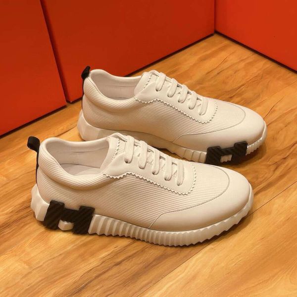 Schuhe Top -Layer -Kuhlädensport- und Freizeit Männer mit Schnürsenkel atmungsaktueller runder Zehen trendy Gummi flacher Fersenkleber Sommerleder