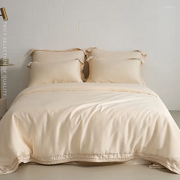 Set di biancheria da letto 2024 a quattro pezzi leggeri di lusso in cotone doppio letto per letti da letto per la trapunta ricamato bee bee bee beige