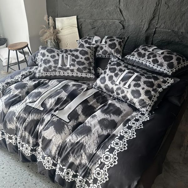 Letto designer letto di lusso mobile leopardo lettera stampa casa a quattro pezzi in foglio piumino letto doppio letto doghellase cover set