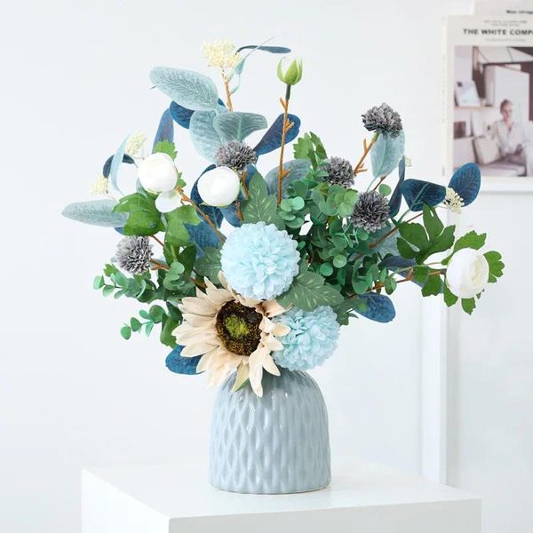 Dekorative Blumen künstliche Blumenstrauß Hochzeit Braut Halten kreativer Lehrer -Tag Geschenkblume -Pographie Requisiten Blaue Seidenstrauß Dekor