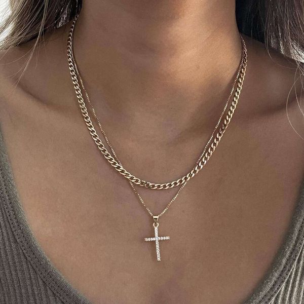 Nuova collana a croce multistrato minimalista per la sexy catena di colletti a tre strati in metallo corto femminile