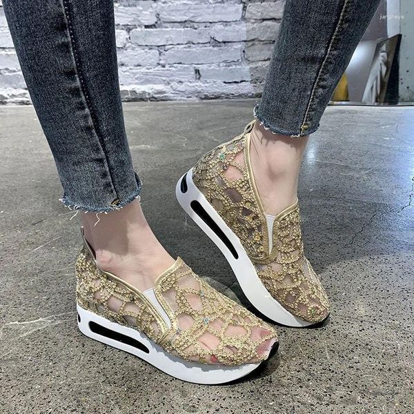 Scarpe casual Mesh di pizzo per donne nel 2024 Summer Hollow Out Piccola femmina bianca con suole di spugna elevate Zapatos de Mujer