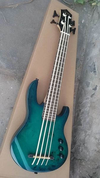 Gitar Ücretsiz Nakliye Özel 4 String Bass 30 inç Yüksek Gloss 4 String Mini Ukulele Gitar Mini Bas Aktif Pikaplar Sistemi Seyahat Bas