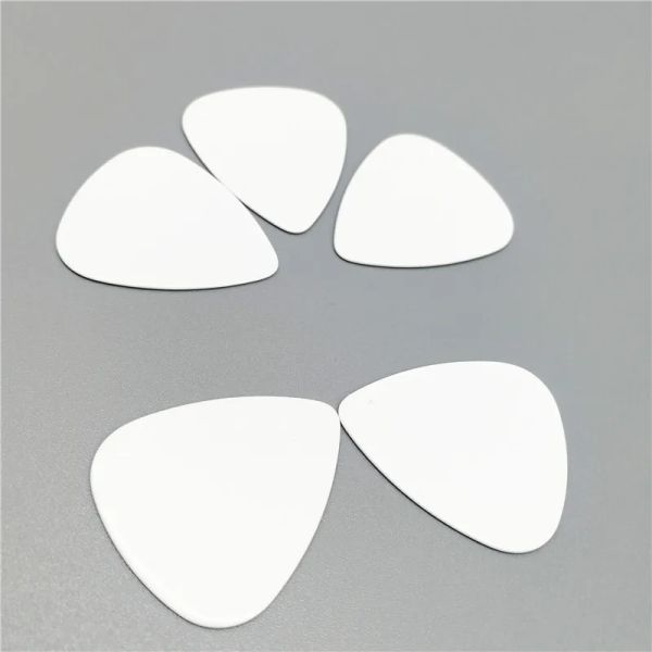 Cabos 50pcs Solid Pure Cellulóide White Guitar Picks sem logotipo